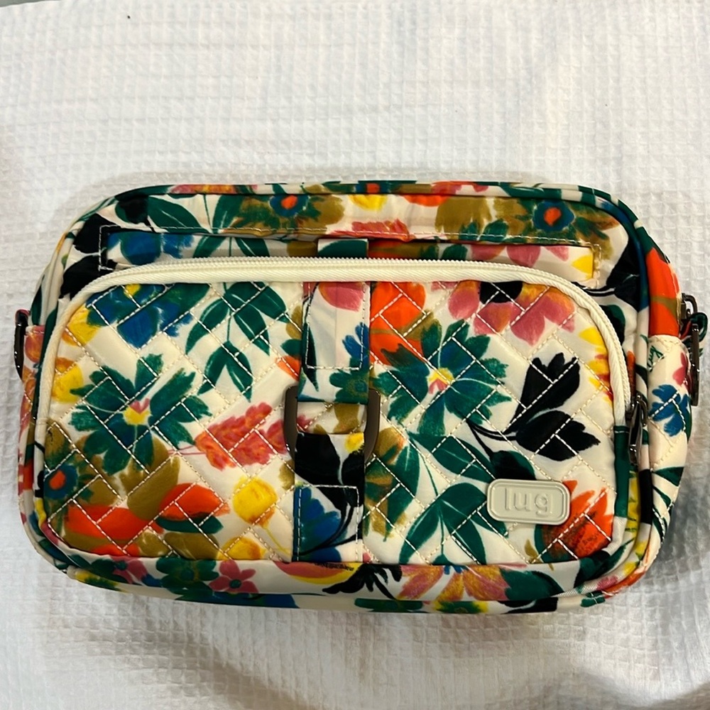 Like new Lug Carousel in Sand Bloom